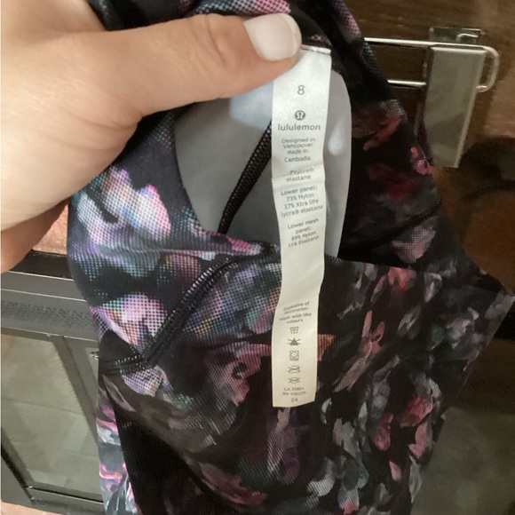 Lululemon size 8 Leggings scalloped edge - Picture 3 of 4